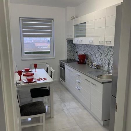 Apartament 2 Camere Prima Nufaru Орадеа Екстериор снимка